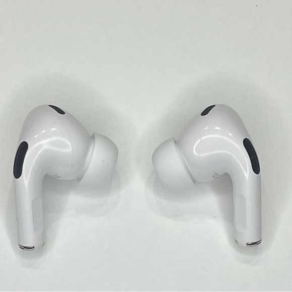 Apple AirPods Pro 2nd Gen - USB C - Picture 6 of 8